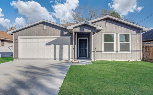 Building Photo - 6202 N Wayside Dr