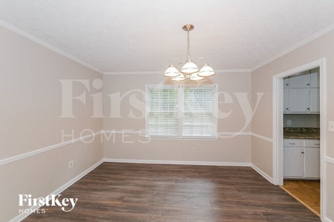 Photo - 180 Windsor Dr