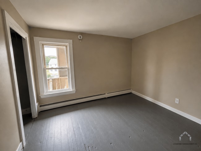 81 Main St Unit 4