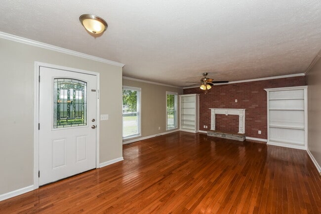 Photo - 2121 Ravenwood Dr