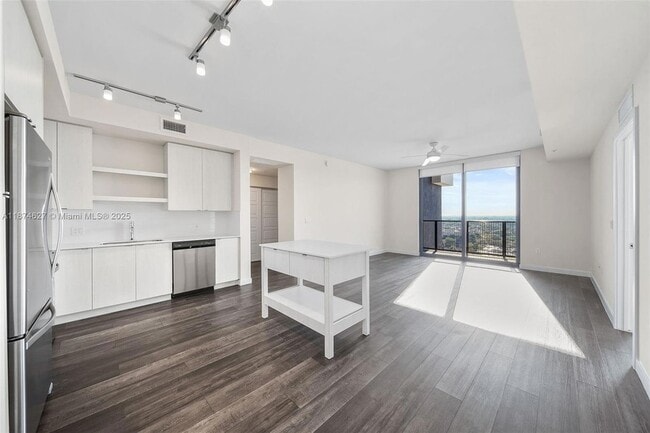 Building Photo - 555 NE 8th St Unit 1303 Rental