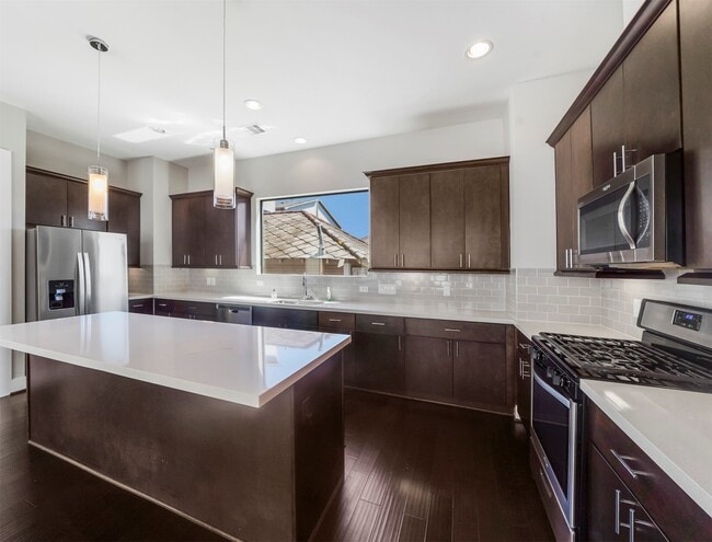 Building Photo - 1607 Milby St Unit B