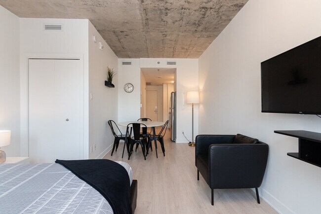 Photo - 67 Boul. de Maisonneuve E Unit ID1261840P