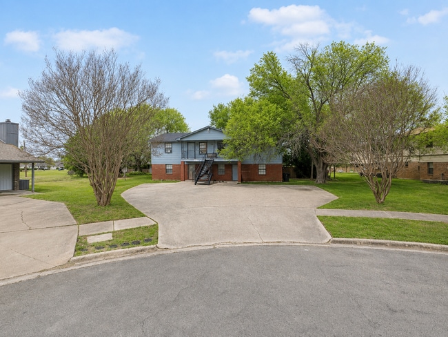 Building Photo - 4805 Cedarhill Cir Unit B