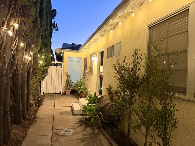 Photo - 124 N Beachwood Dr