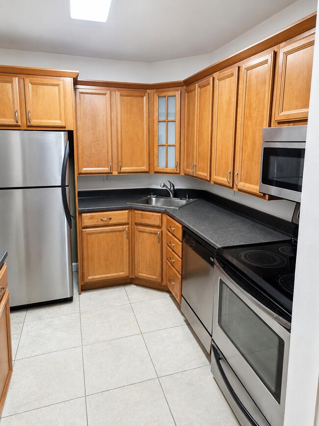 Building Photo - 3109 Oakland Shores Dr Unit G110