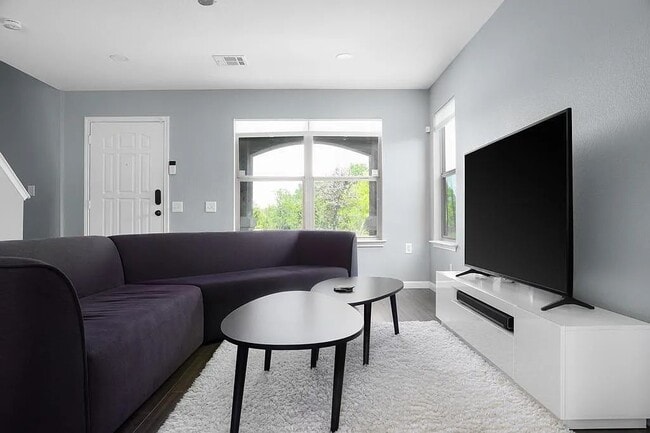 Building Photo - 5505 Viewpoint Dr Rental