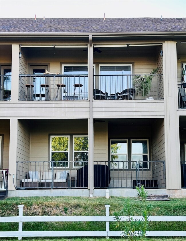 Building Photo - 17570 Hwy 105 W Unit 55W