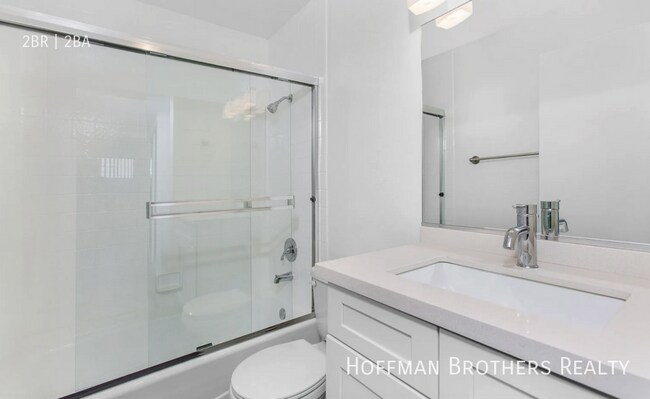 Photo - 1533 N Martel Ave Unit 205