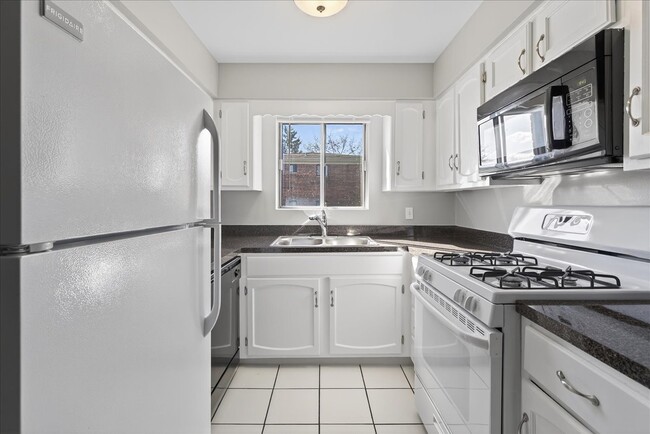 Photo - 604 W 65th St Unit 4