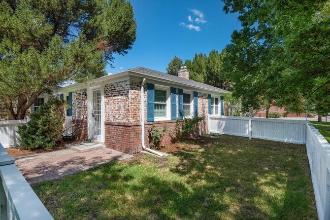 Building Photo - 1267 Leyden St Rental