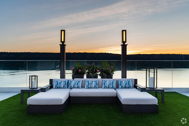 Stratus on Hudson Roof Deck - Stratus on Hudson Rental