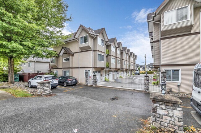 Photo - Family-Friendly Townhouse in the Heart of ... Unit 112