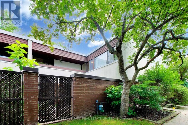 Photo - 396 Woodsworth Rd