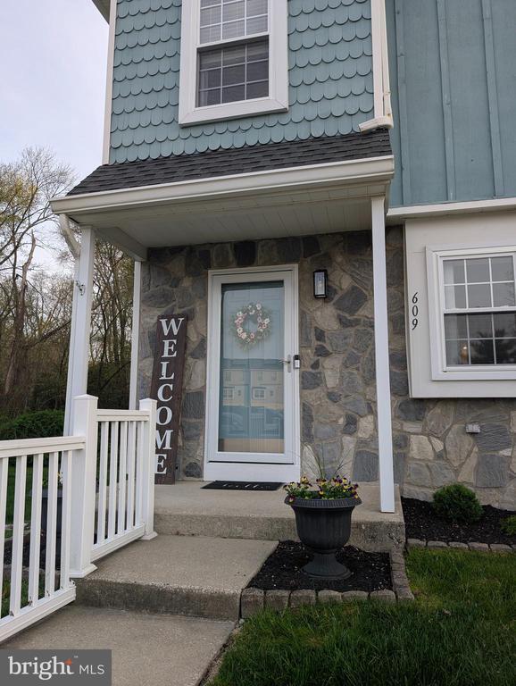 Photo - 609 Hartland Ct