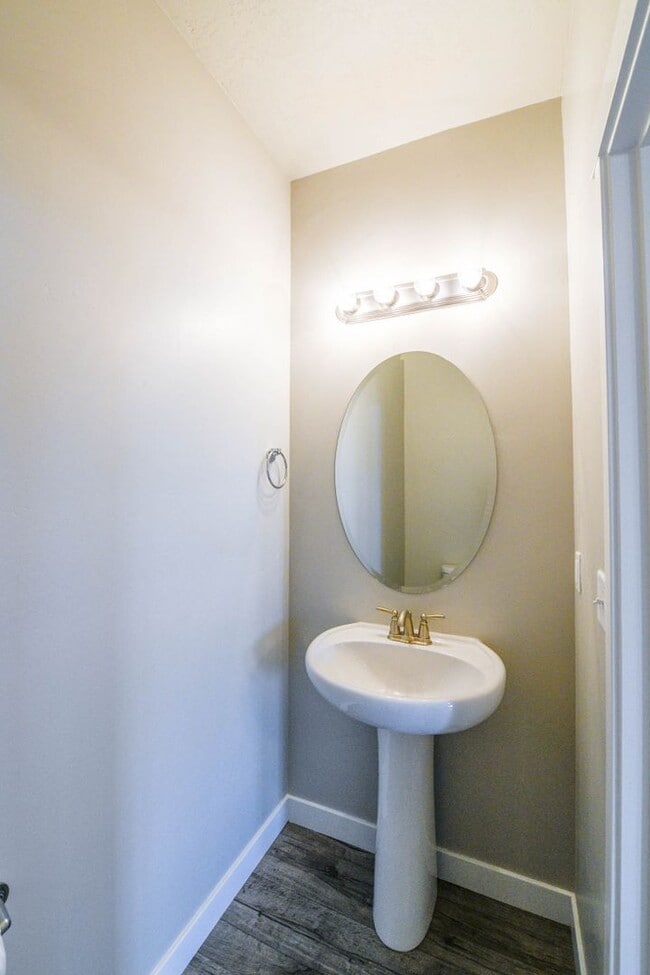 Photo - 4 Bed 3.5 Bath Townhome in Bluffdale!!! January Rent Free!!