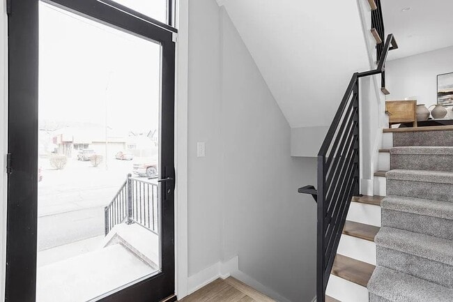 Photo - 705 E 16th St