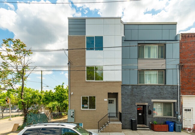 Building Photo - 438 W Susquehanna Ave Unit 2 Rental