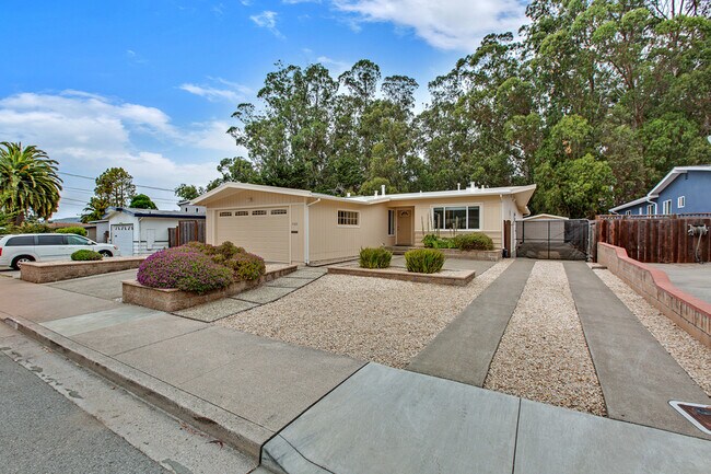 Photo - 1163 Crespi Dr House