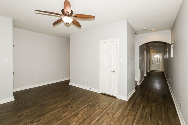 Photo - 7838 Dyer St