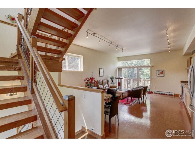 Photo - "Charming 3-Bed Townhouse Retreat with Spacious Living in Boulder!"