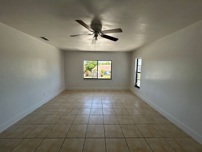 4708 SE 5th Pl Unit 4708 SE 5th Pl #204