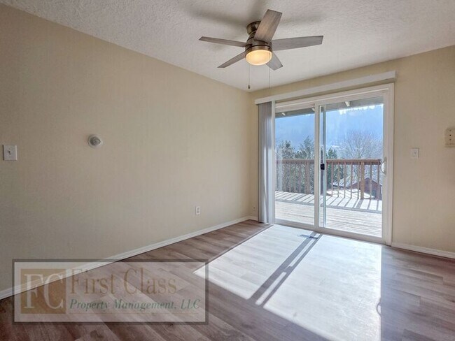 Photo - 298 SW Wallula Ave