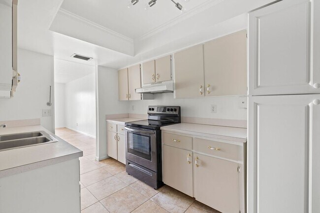 1166 6th Ave Unit B3