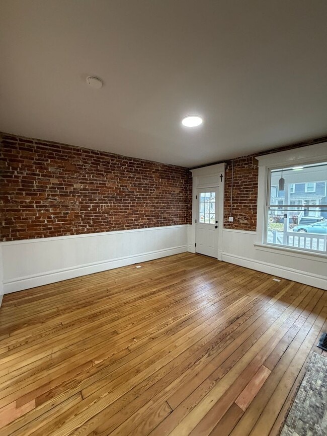 Photo - 415 Hanford St