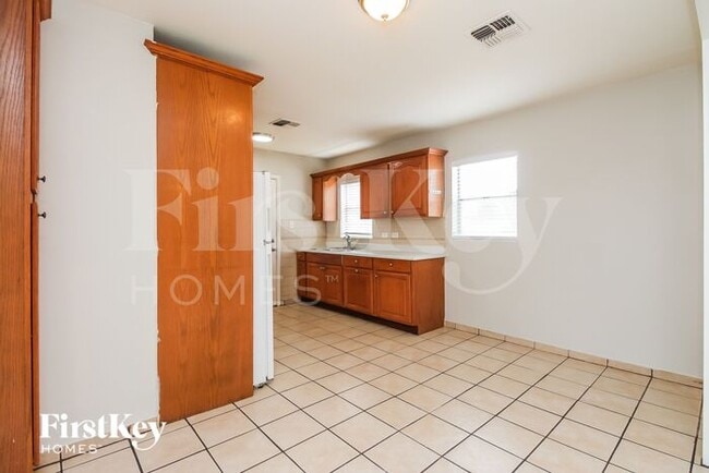Photo - 3250 N 26th Pl