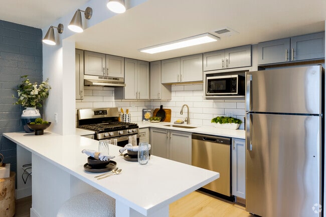1BR, 1BA - 670SF - Kithchen