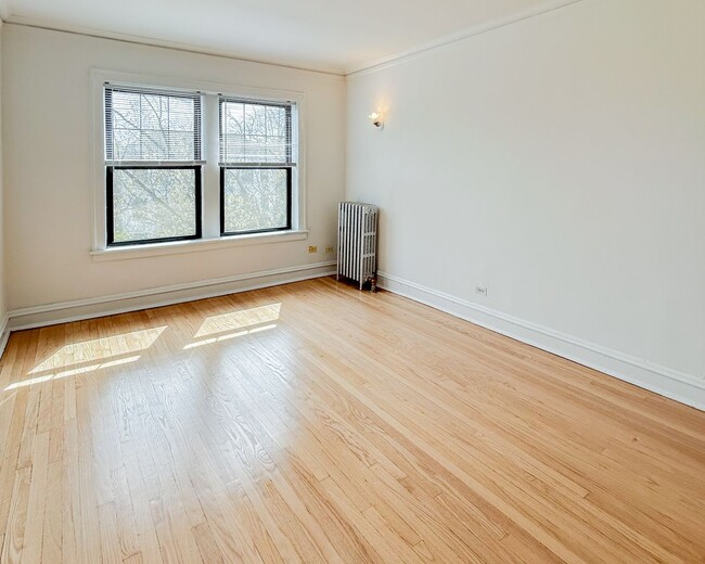 Building Photo - 4506 N Ashland Ave Unit 3S