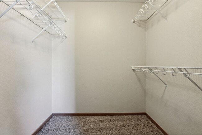 Building Photo - 3 Bedroom, 2 Bath, two story all electric ...