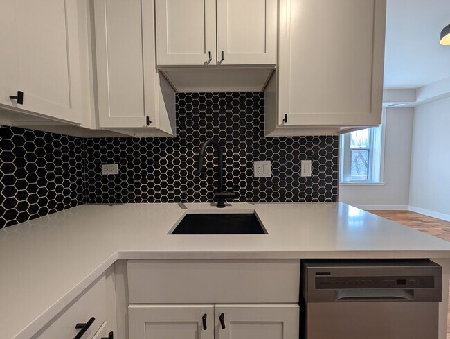 Photo - 656 W Wrightwood Ave Unit 400
