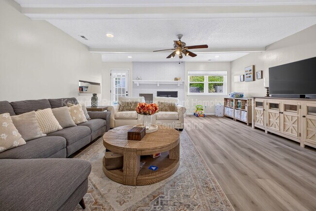 Photo - 1700 Star Lake Dr