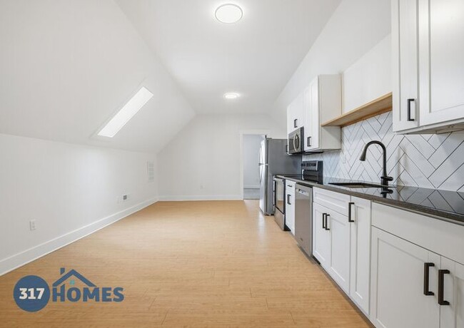 Photo - Modern Two Bedroom with Balcony in Holy Cross