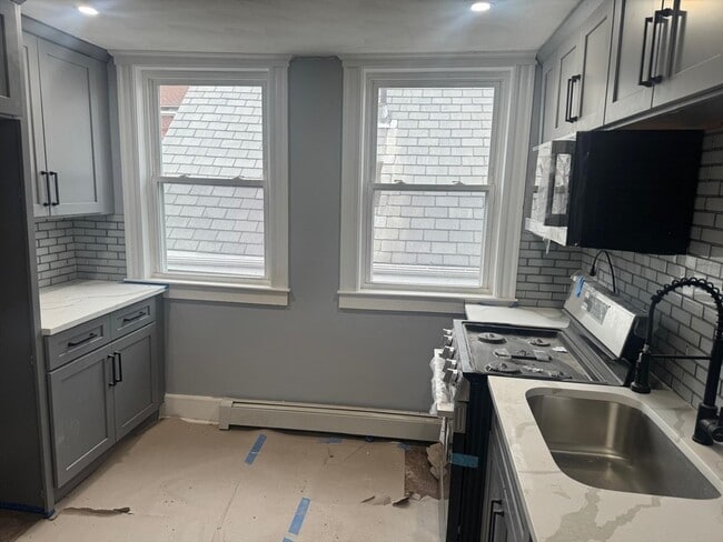 Building Photo - 140 S Common St Unit 3