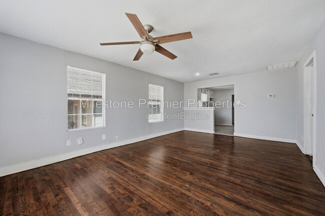 Photo - 215 W Walker St