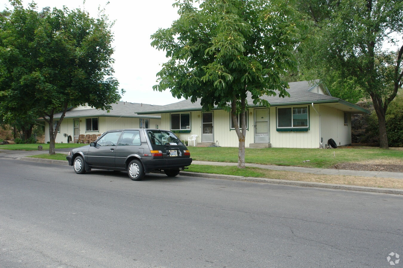 Photo - 801-811 E Hartson Ave