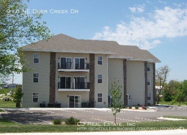 Building Photo - 918 NE Deer Creek Dr Rental