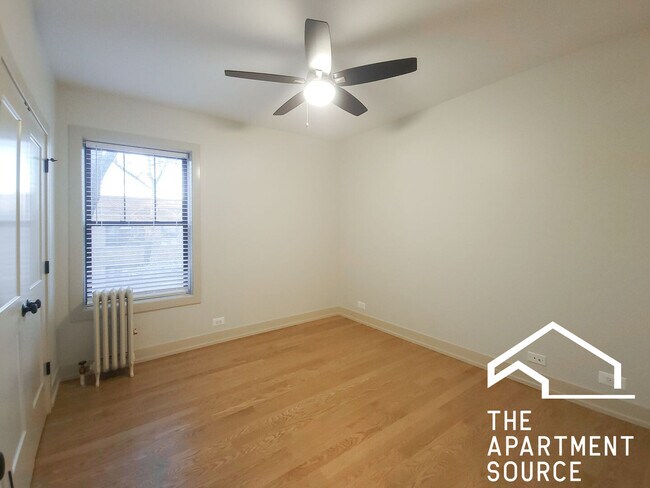 Photo - 4949 N Oakley Ave Unit 3