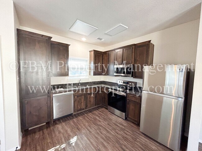 Photo - 820 Rose St