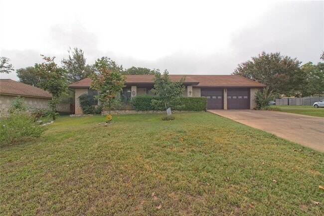 Building Photo - 400 Deepwood Dr