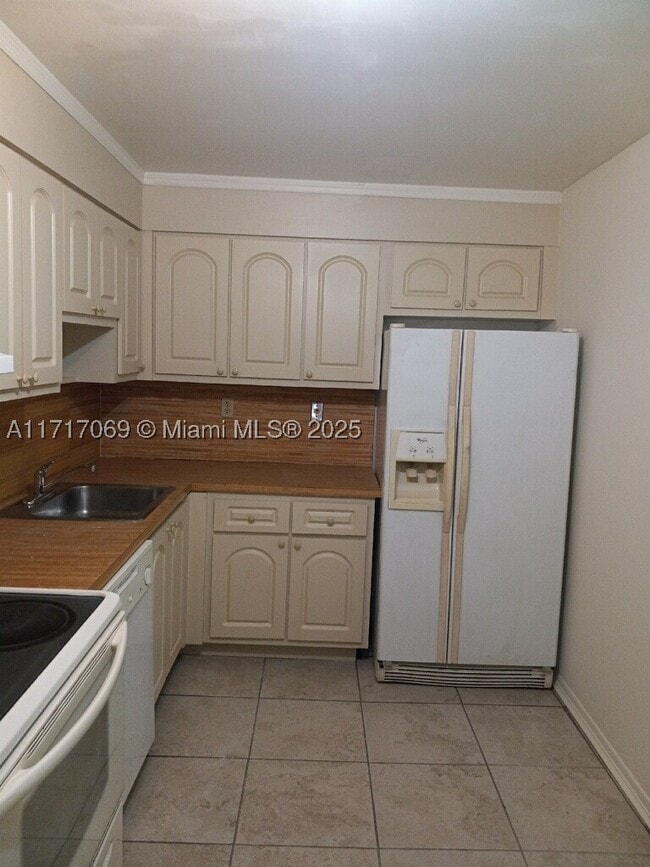 Building Photo - 8267 SW 128th St Unit 105