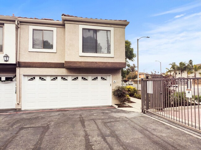 Charming Costa Mesa Townhouse - Charming Costa Mesa Townhouse