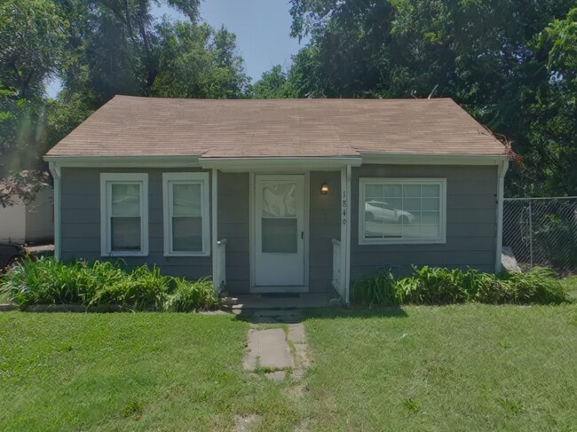 Photo - 1849 S Spruce St House