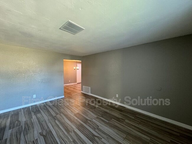 Photo - 3524 Hillside Dr