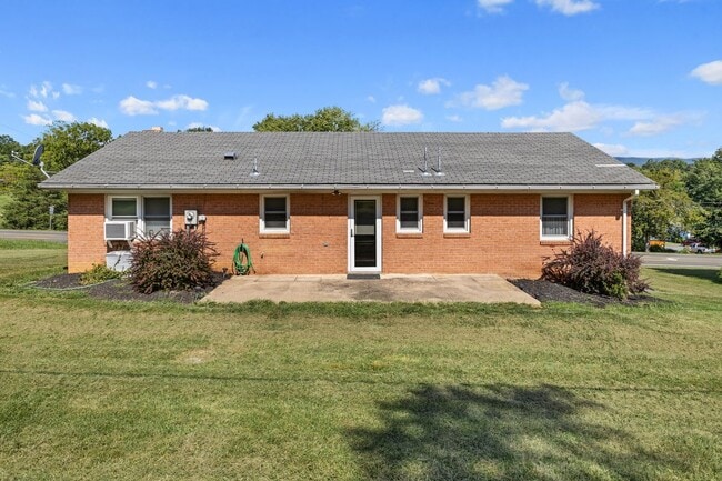 Photo - 26182 Old Valley Pike