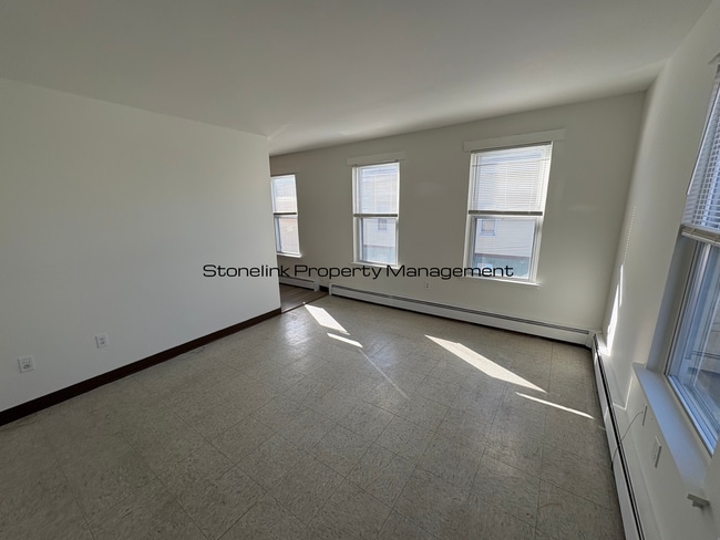 Photo - 220 Cross St Unit 2