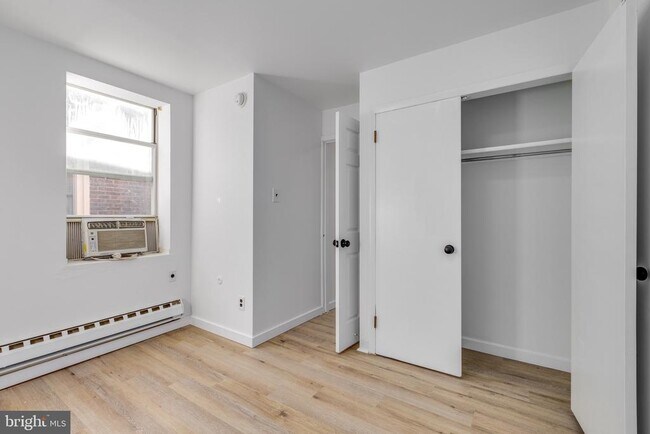 Photo - 4242 Pine St